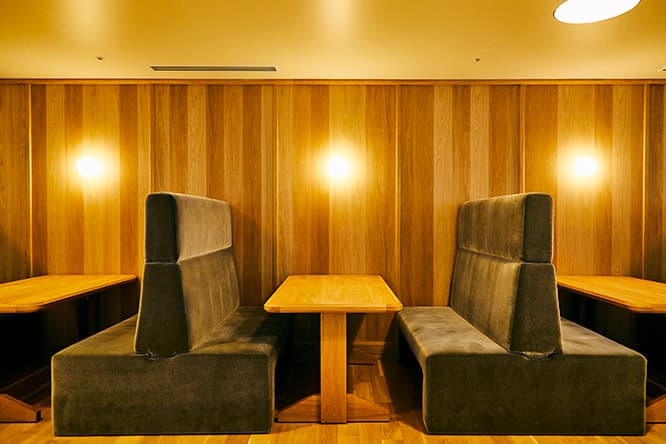 「コネクト・ルーム」。〈Aoyama Treehouse〉の会員メンバーが休憩や交流、ミーティングを行うスペース。