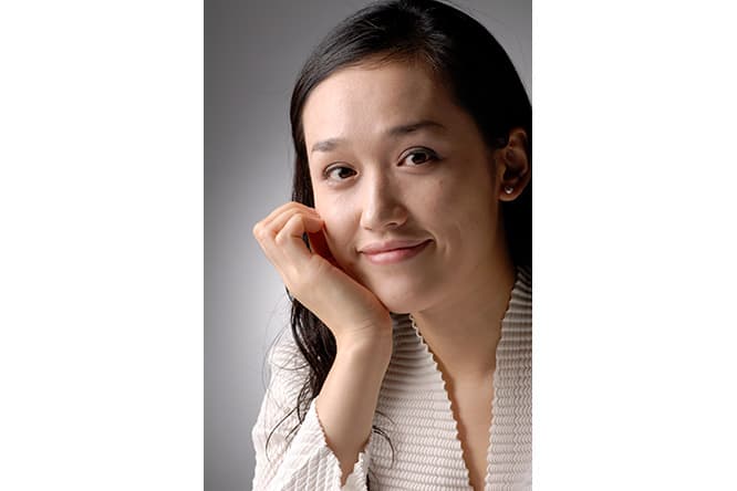 針生康（はりう・しずか）　東京理科大学大学院建築学修了。2001年に渡英、デビッド・アジャイ設計事務所で学ぶ。ロンドン芸術大学、リーズベケット大学院にて博士課程研修。欧州・日本を中心にダンス・オペラなどの舞台美術、空間アートを手がける。2017年には日本人美術家として唯一のワールドステージデザイン銅賞受賞。