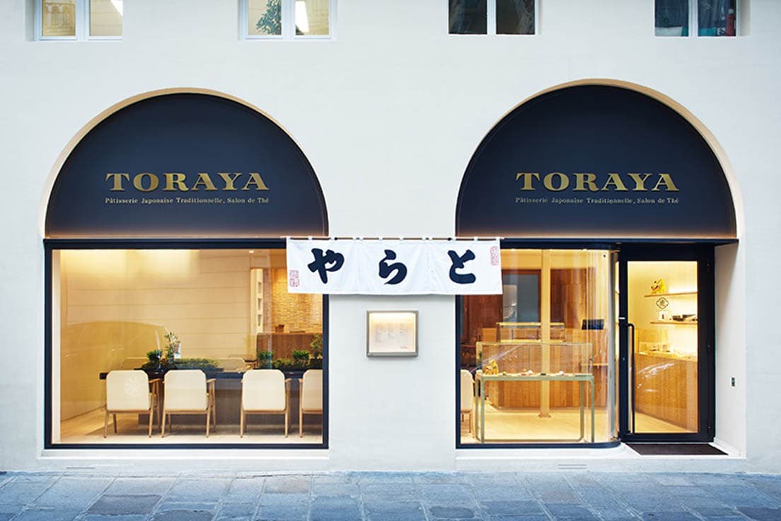 〈とらや パリ店〉は2015年にリニューアルし、雰囲気を一新。デザインは田根剛が手がけた。