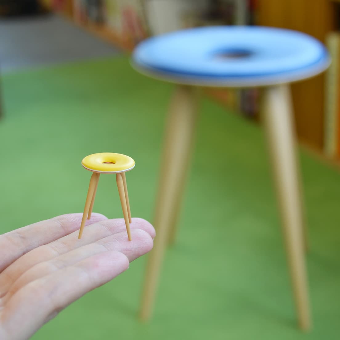 《リングスツール》を実物と比較。