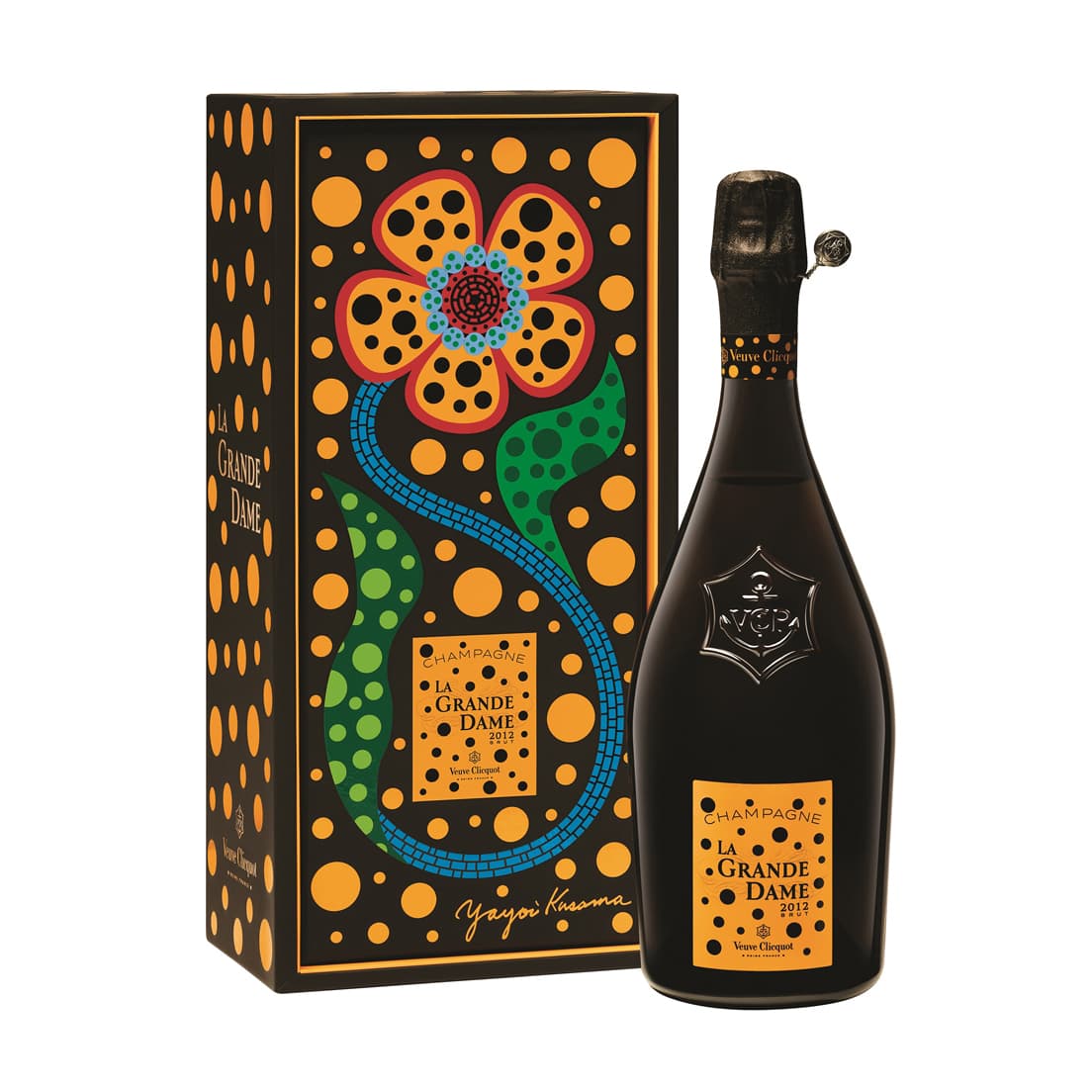 《ヴーヴ・クリコ ラ・グランダム 2012 草間彌生ギフトボックス》25,740円（税込）。9月14日10時から三越伊勢丹オンラインストア、9月23日から伊勢丹新宿店本館1階=ザ・ステージにて販売開始。伊勢丹新宿店店頭にて490点限定（お一人さま3点まで）、三越伊勢丹オンラインストアにて940点限定（お一人さま6点まで）（※9月15日追記：伊勢丹新宿店事前予約枠は終了、三越伊勢丹オンラインストアでも完売）。