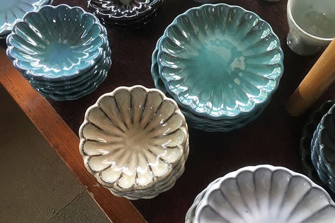 吉祥寺の〈MARKUS〉では「丹波立杭焼」の器を展開。平安時代末期からの歴史を誇る「丹波立杭焼」は、一貫して生活に根ざした器を焼き続けている。