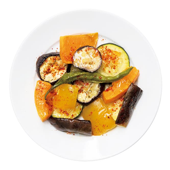 夏野菜のオーブン焼き  みずみずしい食感と滋味深い味。バスクの唐辛子がピリッといい刺激。