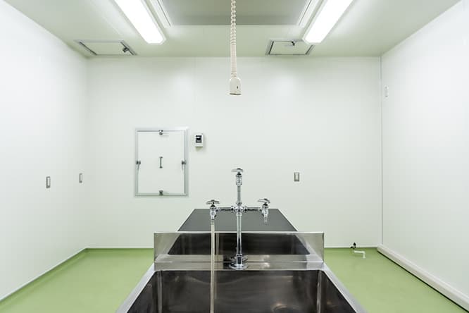 【第3留】グレゴール・シュナイダー《消えた現実》。この建物で感染症などの研究が行われていた。