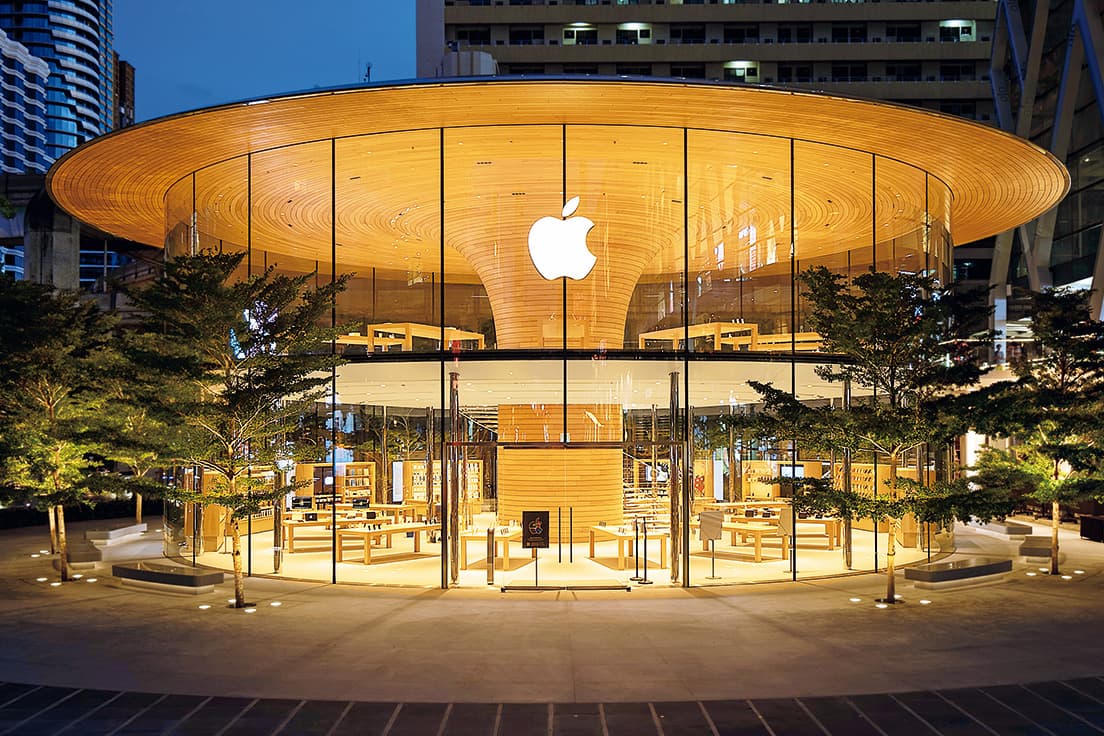 キャンティレバーの長さだけで3m、建物の直径は24.4mほど。ちなみにタイでは2店舗目、最大規模のアップルストアとなる。