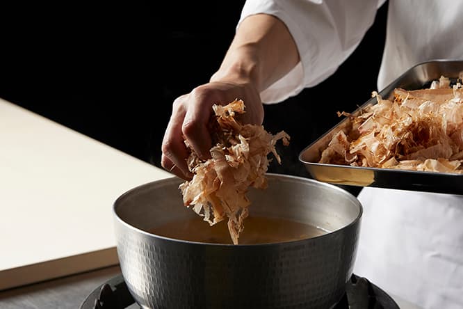 目には見えないけれど、日本食には欠かせない“だし”の魅力に迫るコンテンツ。
