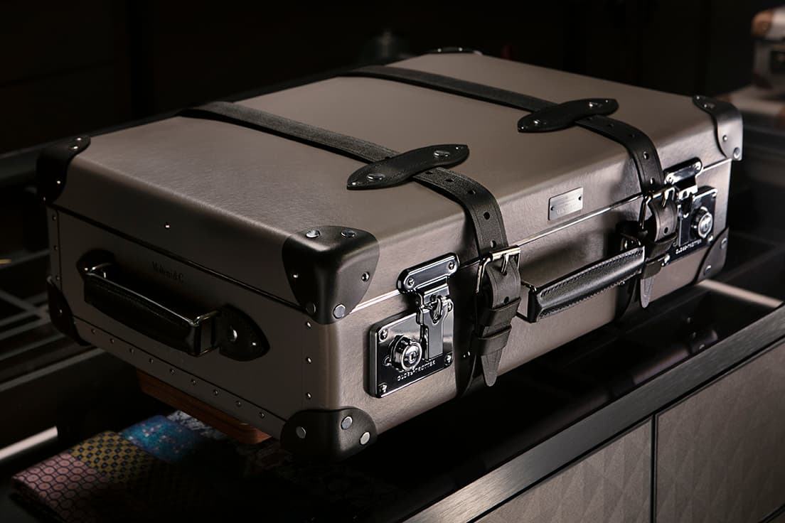 このプロジェクトの記念限定モデルとして発売された《The Travel Case by Molteni&amp;C》。〈グローブ・トロッター〉全店で取り扱い。