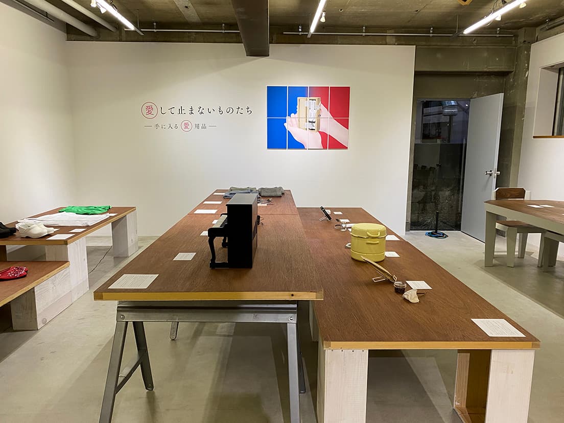 今回の展示は、〈OUR FAVOURITE SHOP〉内にあるギャラリースペース、〈OFS GALLERY〉にて行われる。