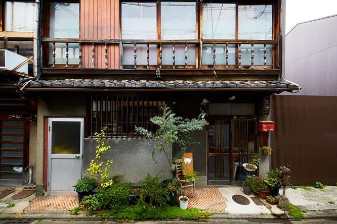 元お茶屋さんを改装した〈五条モール〉。
