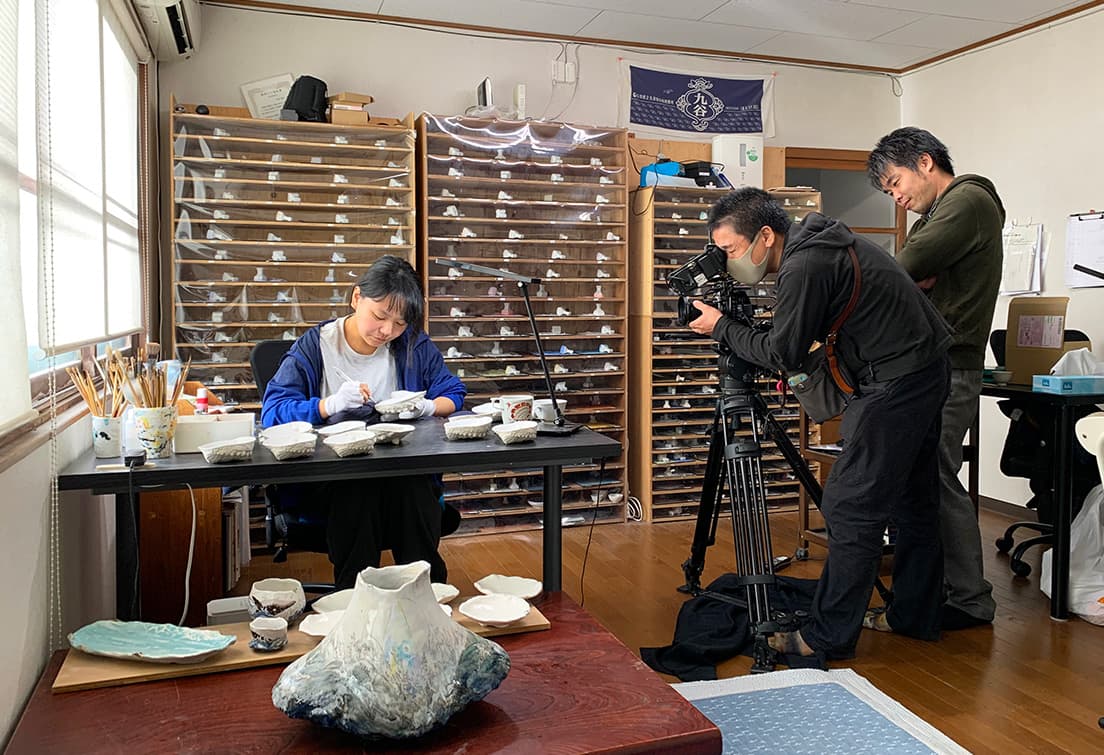同じくアンバサダーの森義隆（映画監督）は、九谷焼作家の制作や土地の暮らしを伝える映像作品を制作した。