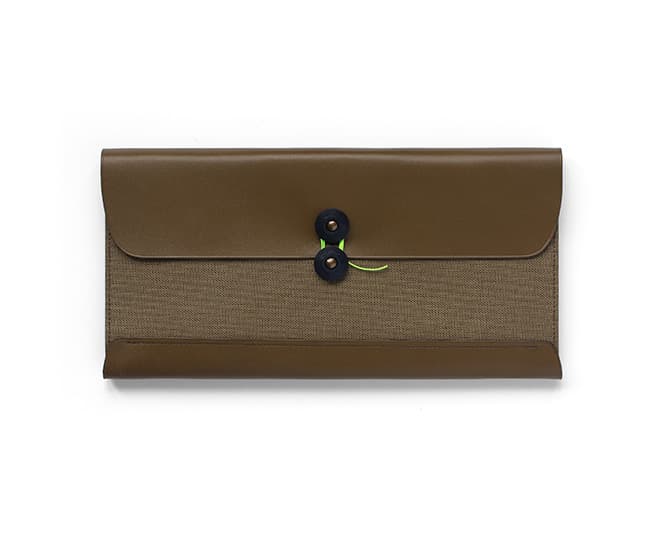 《Travel Wallet for Maharam》33,000円。