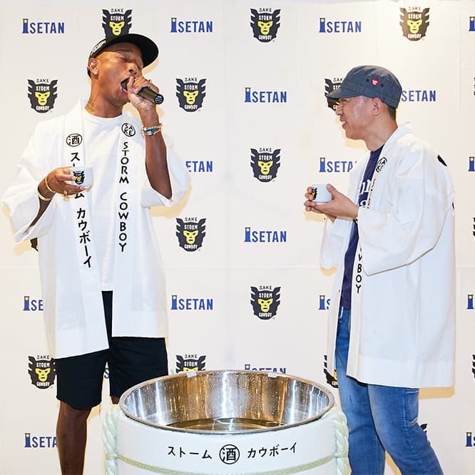 あまりの美味しさに（？）ファレルが歌い出す一幕も。