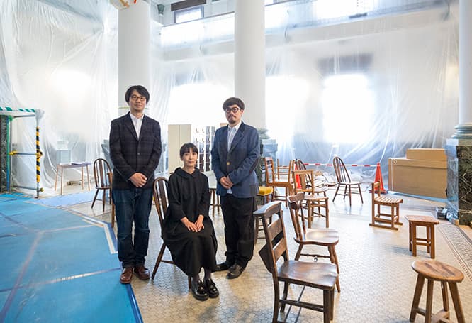「目」の3人。左から増井宏文、荒神明香、南川憲二。