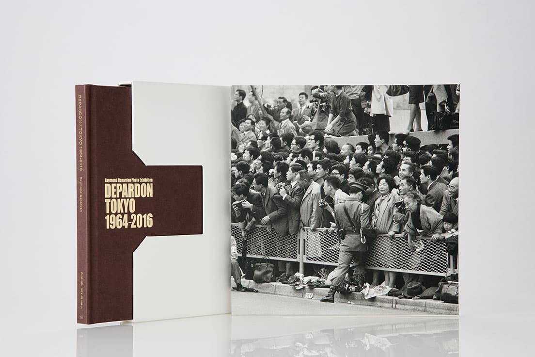 レイモン・ドゥパルドンが東京を撮った『DEPARDON / TOKYO 1964-2016』展の図録。こちらは2021年1月8日〜2月4日に公開予定。　©CHANEL