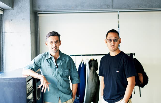 左/Gildas Loaëc 　ジルダ・ロアエック　MAISON KITSUNÉ共同設立者。ブルターニュよりパリに移りレコードショップを経営。その後Daft Punkのマネージャーを担当。　右/黒木理也　くろきまさや　MAISON KITSUNÉ共同設立者。12歳よりパリに住み、25歳で建築士の国家資格を取得。建築学で得た独自の観点でファッションや食など活動の場を拡大中。