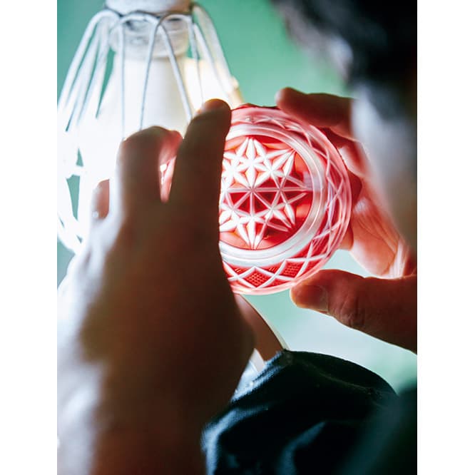 Bokashi, the gradient color created by varying the cut of the thick glass, is a technique particular to Satsuma Kiriko.