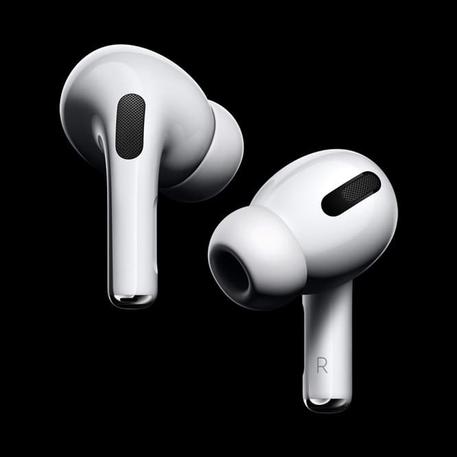 〈AirPods Pro〉27,800円。黒い部分はマイク。マイクが何に使われているかは後述します！