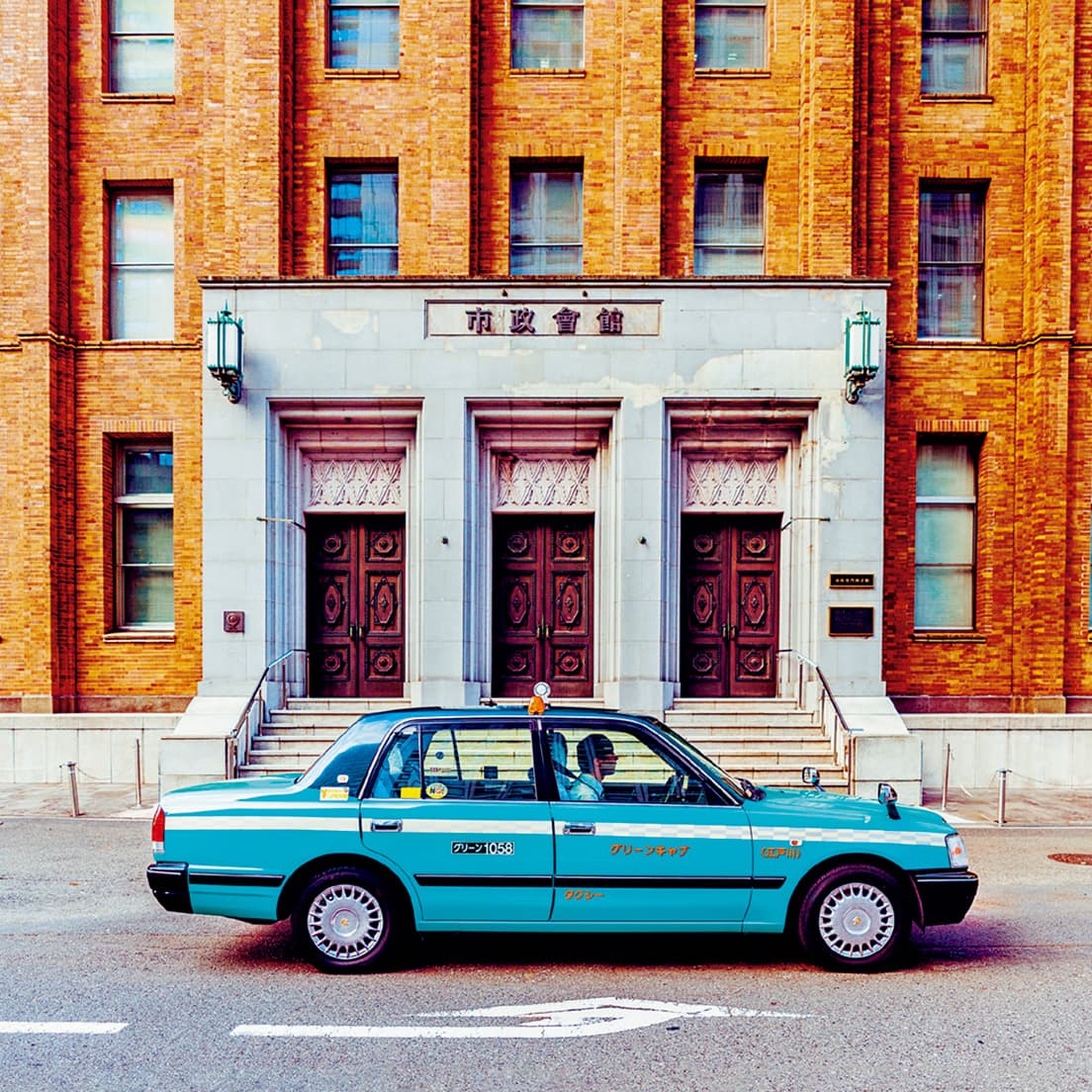 日比谷的市政厅和东京的出租车。 photo_意外的韦斯·安德森