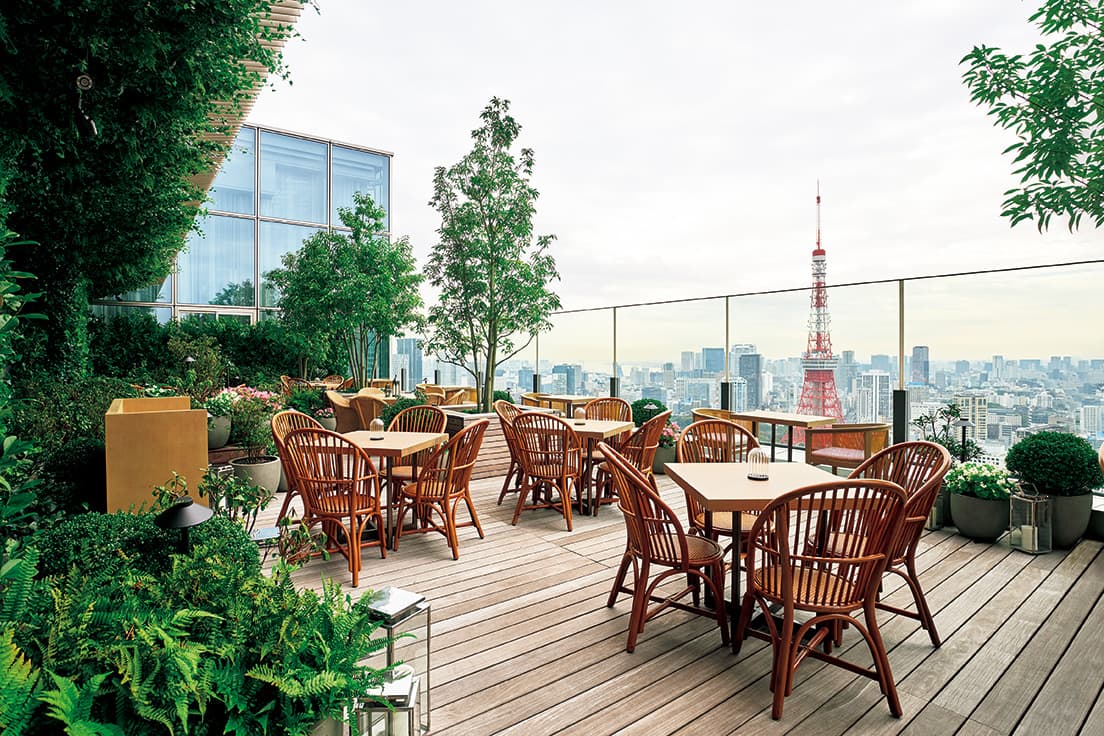 〈The Jade Room + Garden Terrace〉のテラス。“空中に浮かぶ庭園” をイメージ。photo_Masanori Kaneshita