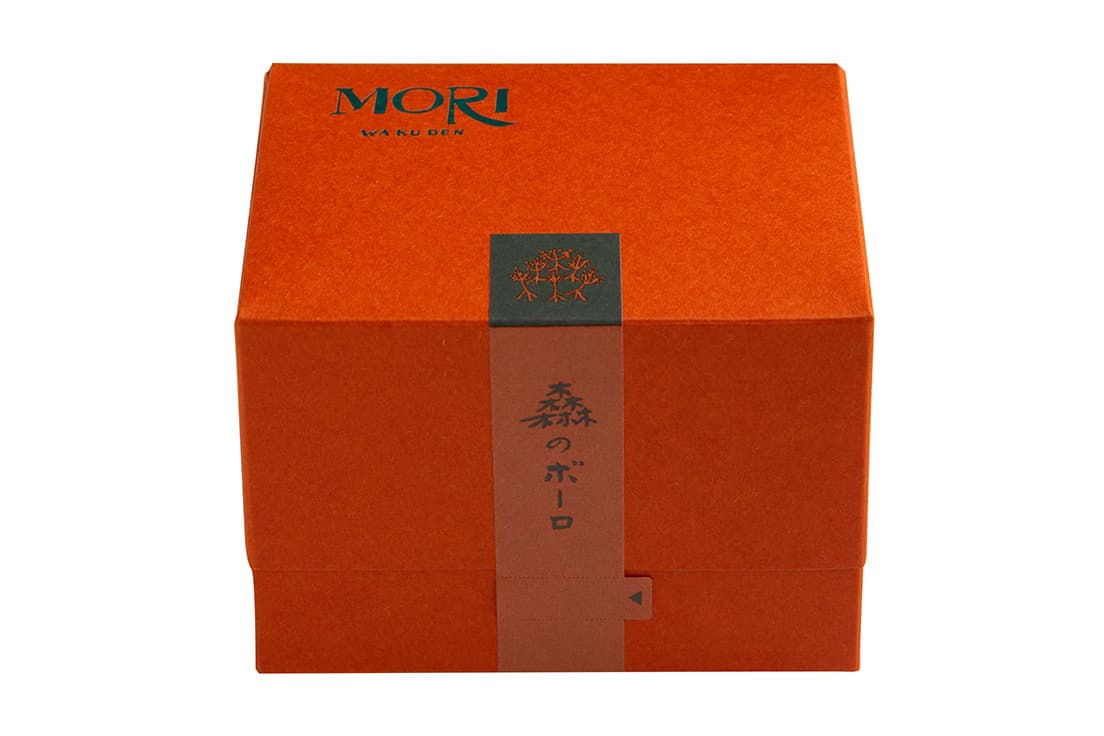 からすみ2個、さんしょ3個入りの「森のボーロ」。他に、蓮根、山椒、筍入りの餡を醤油風味の皮で包んだ「森のおまんじゅう」も同時発売。