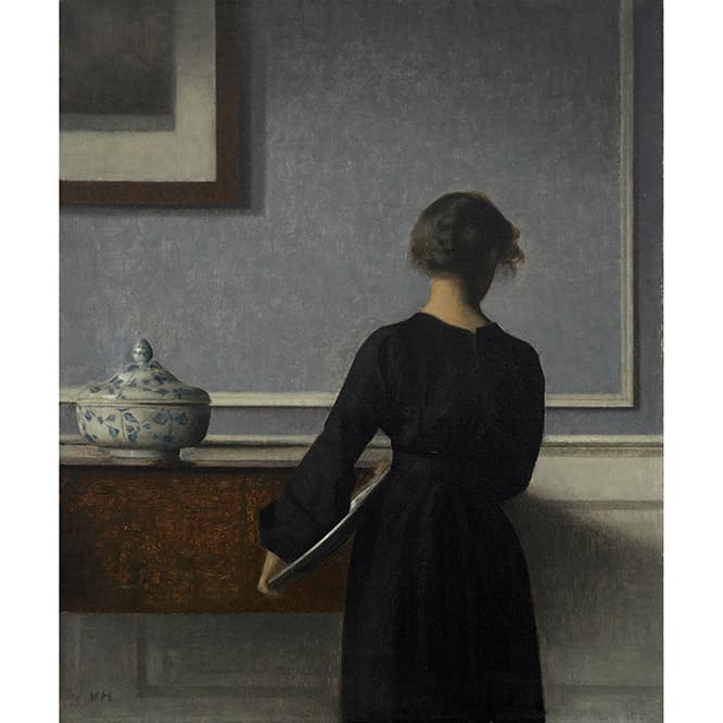 ヴィルヘルム・ハマスホイ 《背を向けた若い女性のいる室内》 1903-04年 ラナス美術館蔵。　© Photo: Randers Kunstmuseum


