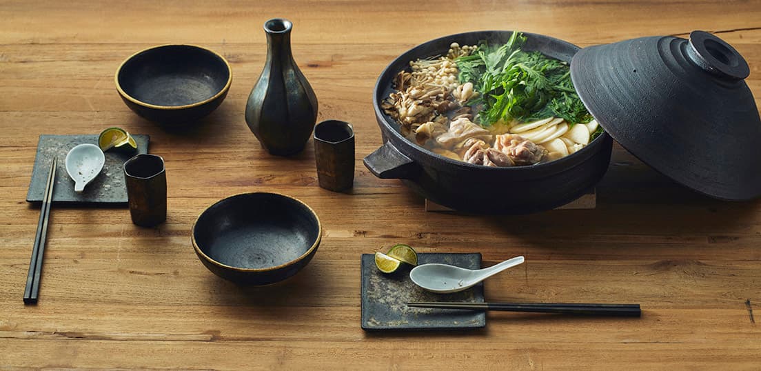 デザインのいい冬の土鍋10選。作家もの、ひとり鍋、IHで使える鍋も。