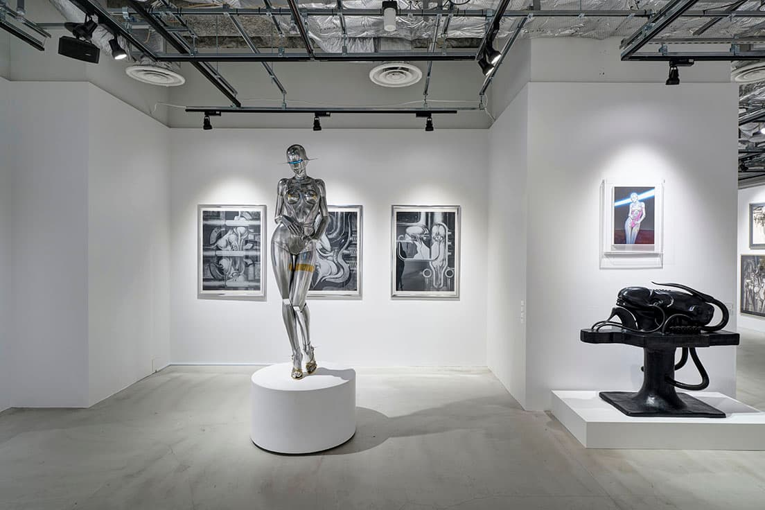 展示風景画像「: H.R.GIGER x SORAYAMA」、PARCO MUSEUM TOKYO、東京、2020 ©Estate of HR Giger ©Hajime Sorayama Courtesy of NANZUKA