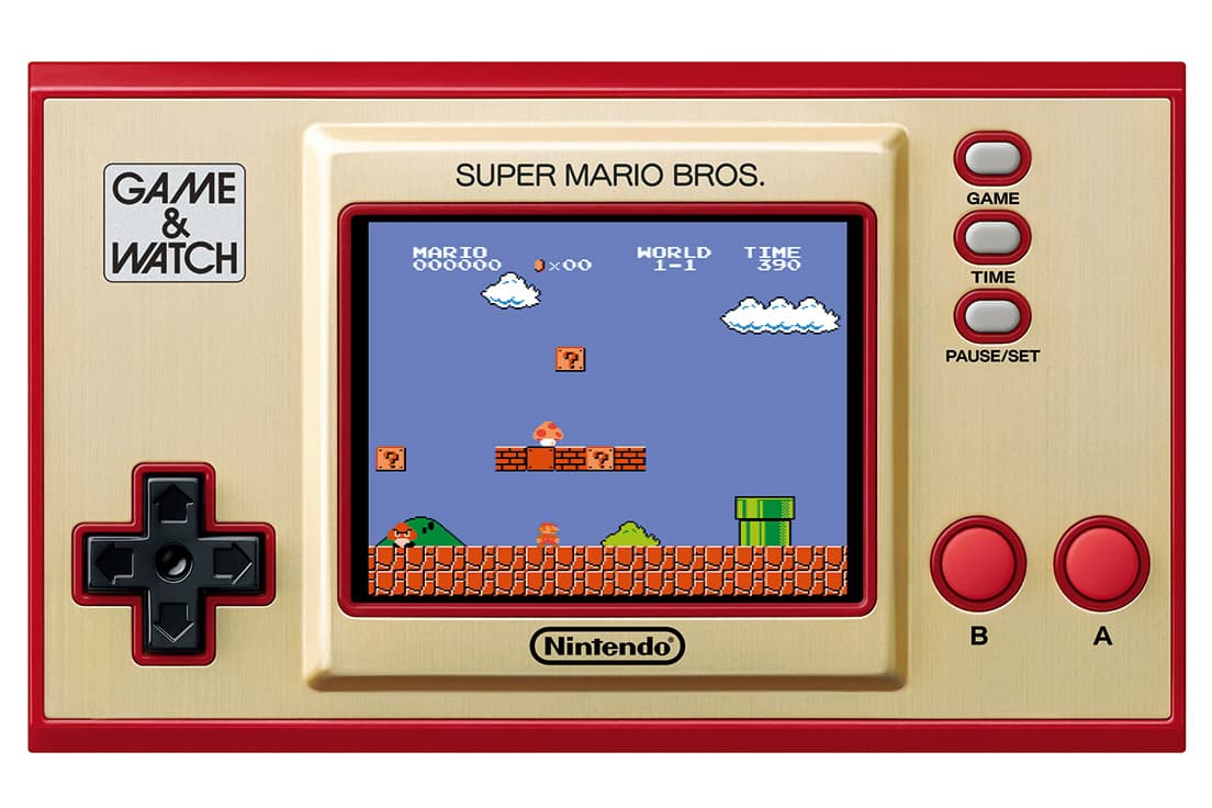 《ゲーム＆ウオッチ スーパーマリオブラザーズ》4,980円（任天堂 https://www.nintendo.co.jp/index.html）。