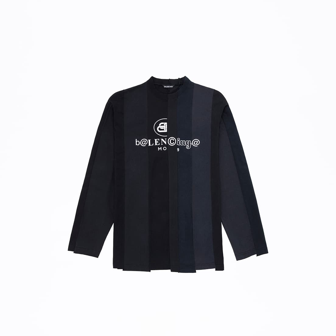 〈カットアップ ロングスリーブTシャツ〉80,000円。※ブラックのみ