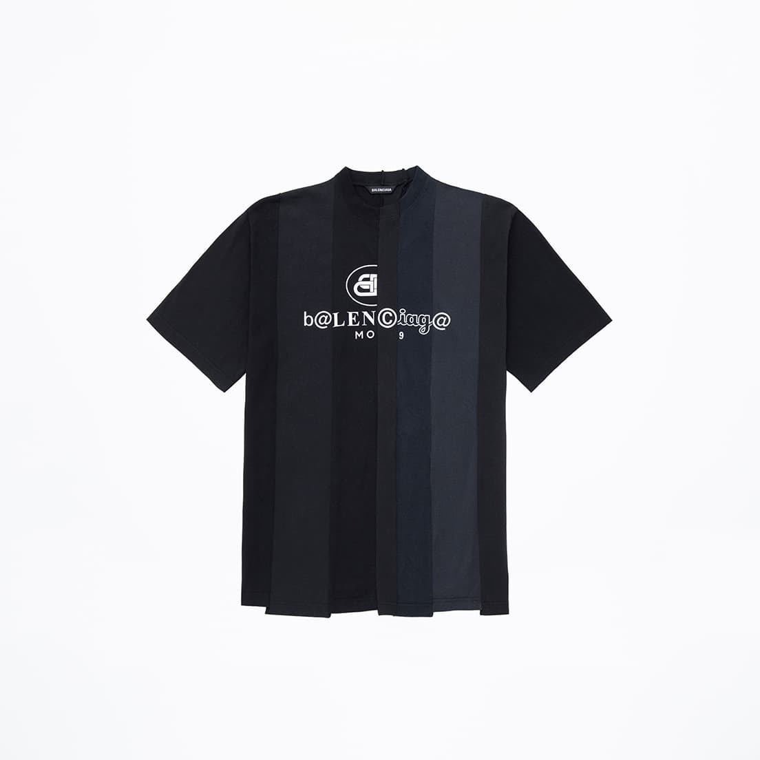 〈カットアップ Tシャツ ブラック〉70,000円。