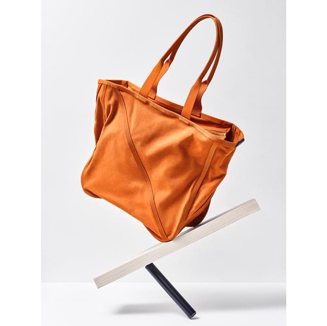 《WAKU CANVAS》バーントシェンナ。35,000円。サイズは35×35×16cmの1種。