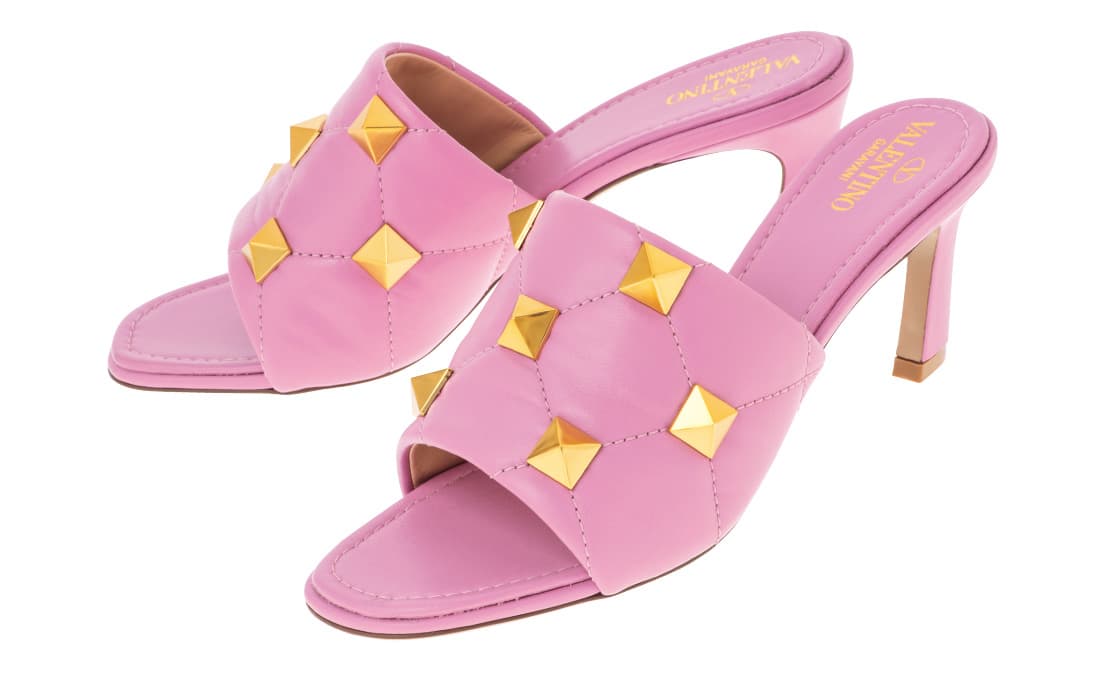 サンダル105,000円。
