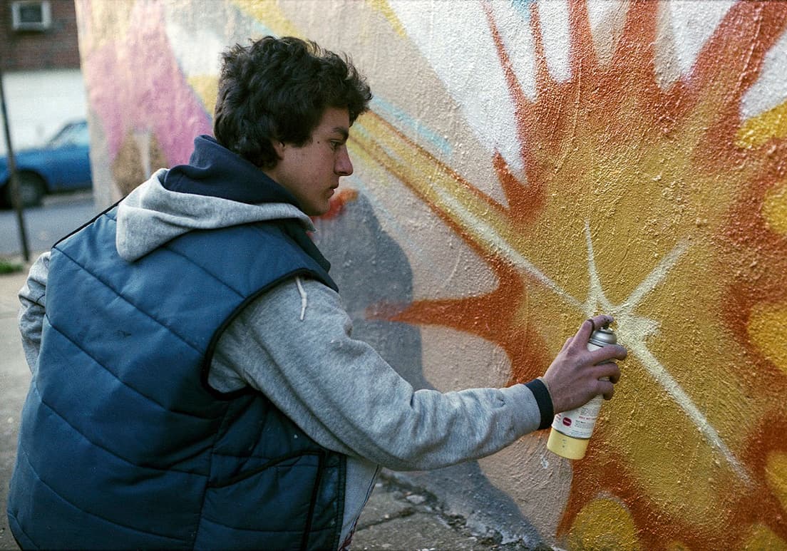 映画内では貴重なグラフィティの数々が映され、その制作過程を見ることもできる。© MCMLXXXIII Public Art Films, Inc. All Rights Reserved  