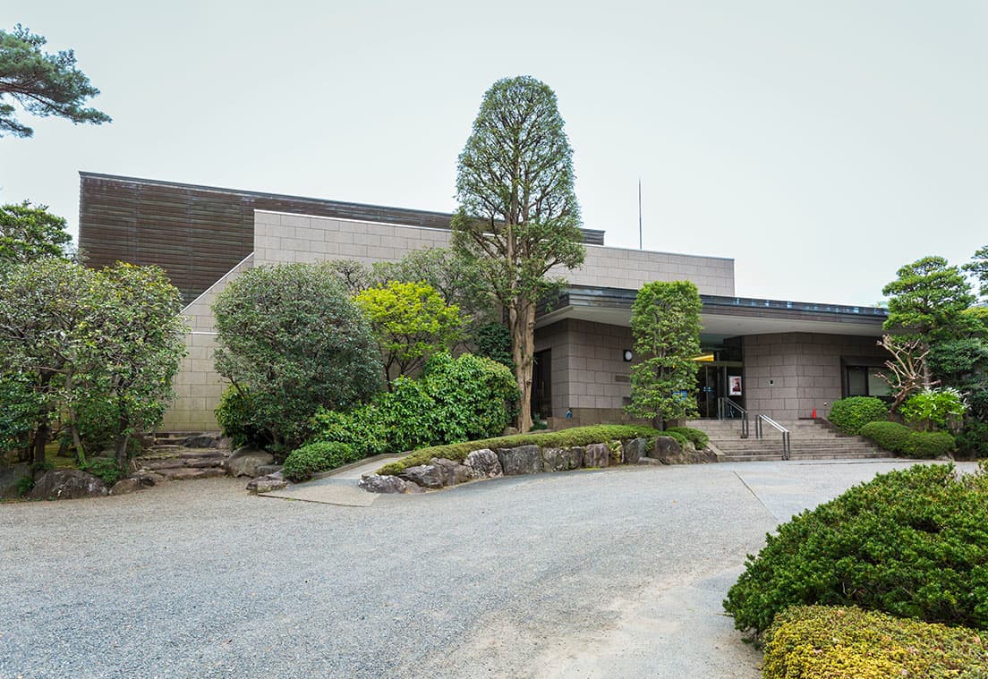 〈静嘉堂文庫美術館〉外観。設計は高木建築設計事務所。6月6日で展示施設としては一つの区切りをつける。
