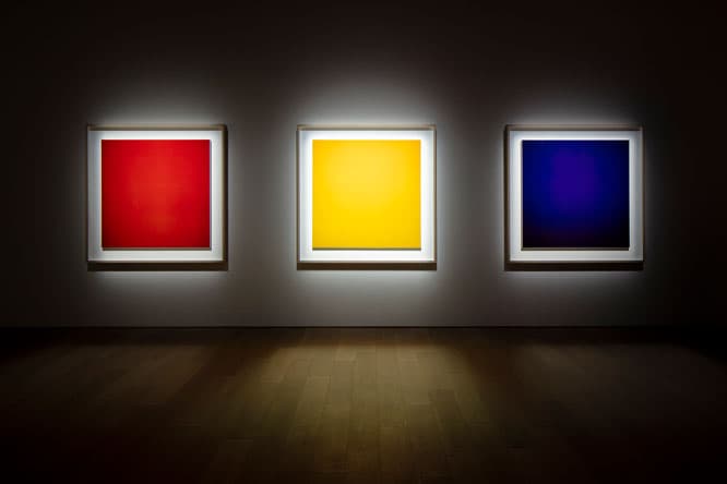 本展初公開となる「OPTICKS」。以下、すべて『杉本博司 瑠璃の浄土』展示風景。　© Hiroshi Sugimoto