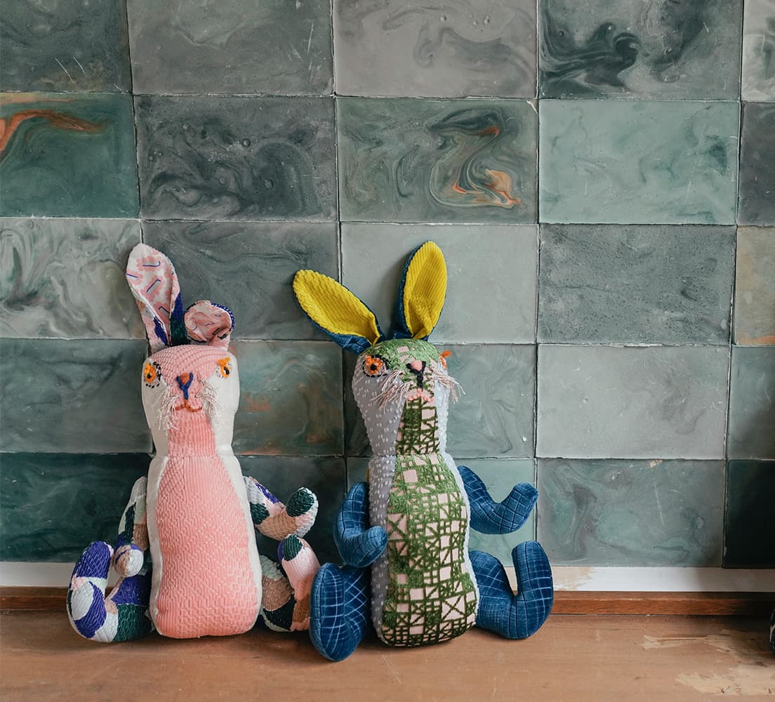 〈ミナ ペルホネン〉とナタリー・レテによるコラボレーションアイテム「Animal dolls」の《POMPON》。