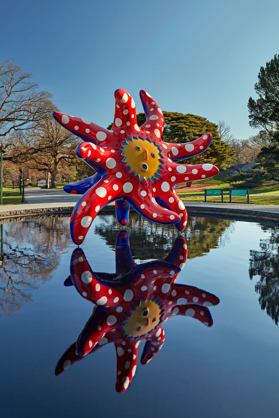 《I Want to Fly to the Universe》2020 photo_Robert Benson Photography Courtesy of Ota Fine Arts and David Zwirner