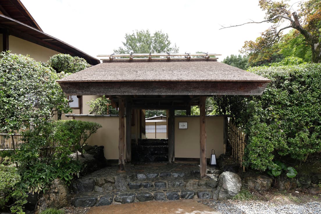 リニューアルを機に、専属の女将が登場。まるで日本旅館のような細やかな気配りで、食事の手配や観光案内など、女将によるもてなしが待っている。