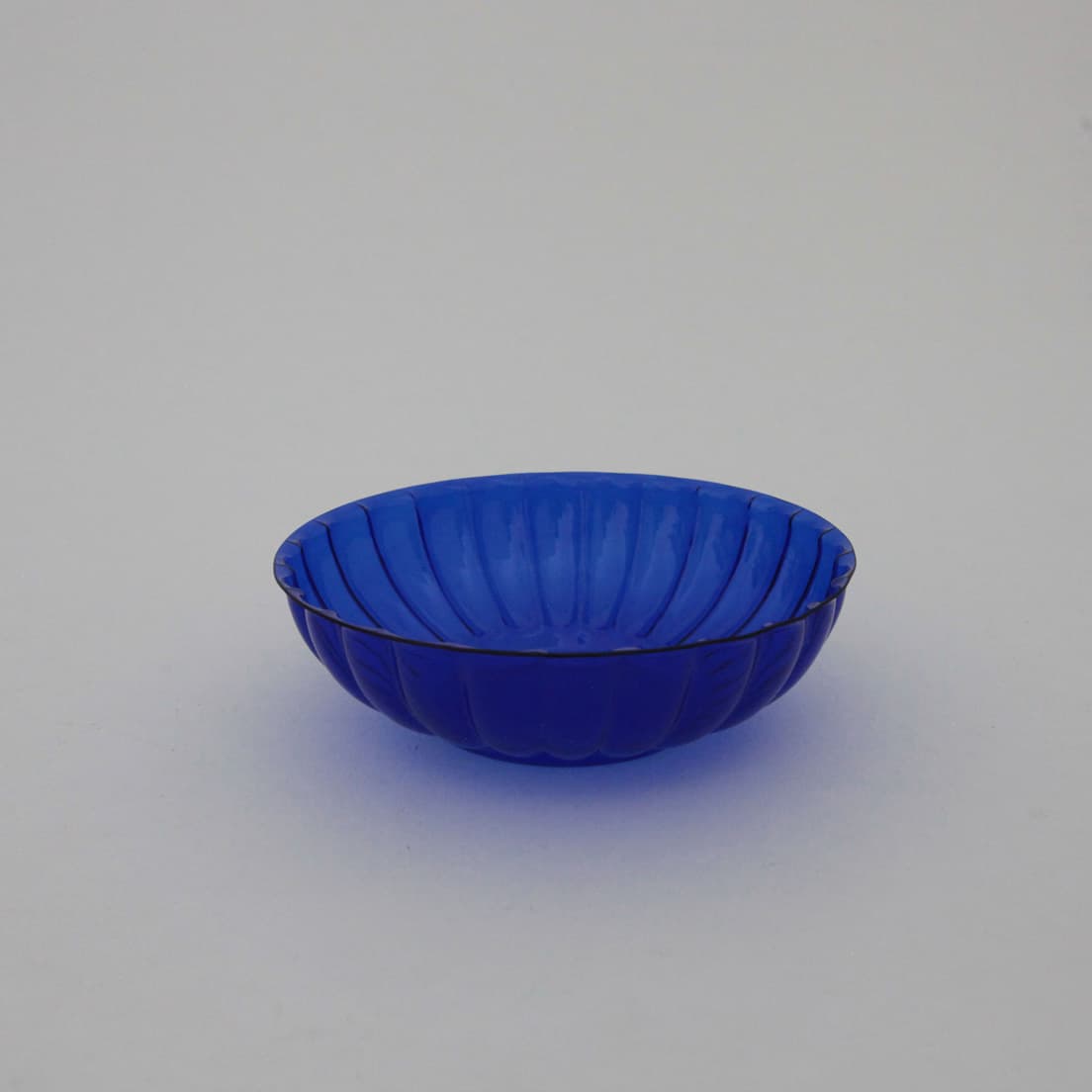 「搗色菊形鉢」23,000円。W15 ×D8 5cm。
