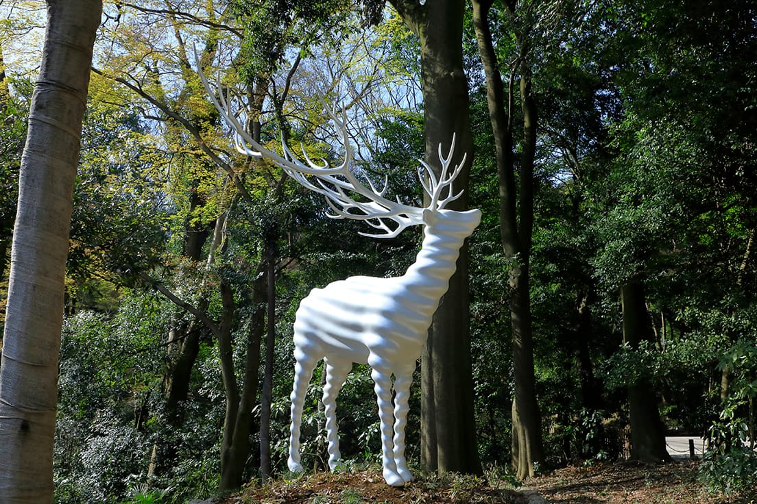 名和晃平《White Deer (Meiji Jingu)》2020 ブロンズに塗装