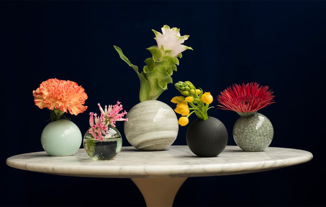 多彩な表情をもつ〈ワン フラワーウェア〉のフラワーベース。　photo_ Yudai Kusano