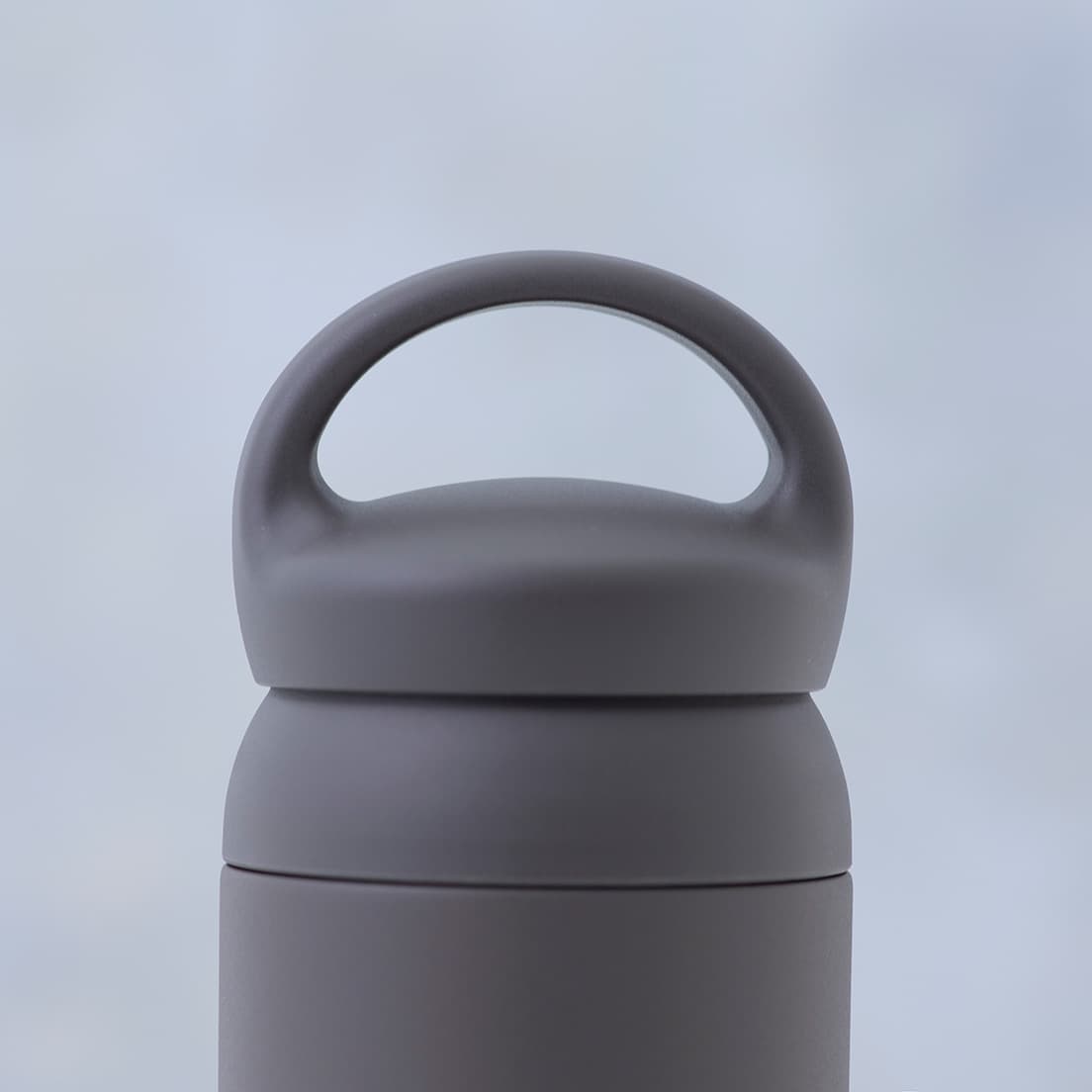 ソフトタッチの握りやすいハンドル。