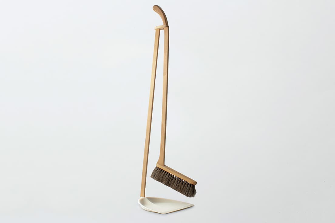 ITEM: ちり取りブラシセット ホワイト
BRAND: IRIS HANTVERK
PRICE: ¥19,800