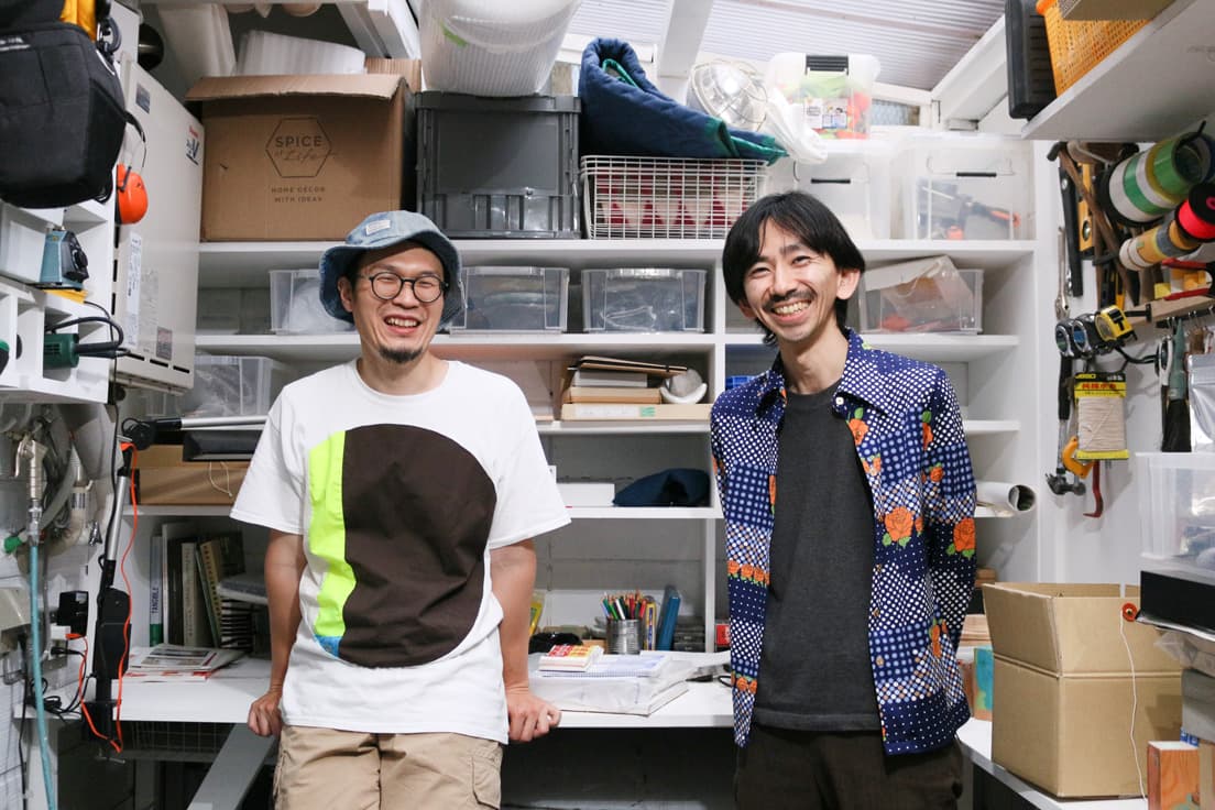 プロジェクトの中心を担うのは、ともに美術家の矢津吉隆（左）と山田毅（右）。