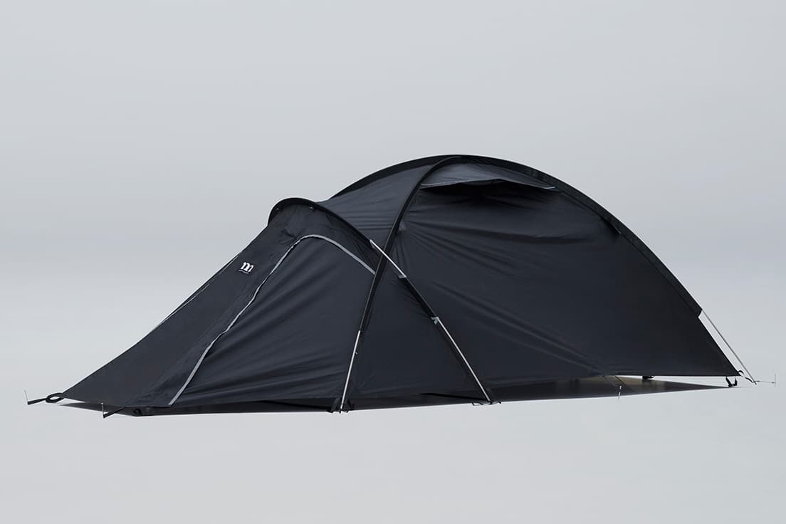 こちらは2人用の《BLACK BEAK 2P》36,500円。少人数でのコンパクトなキャンプに最適。