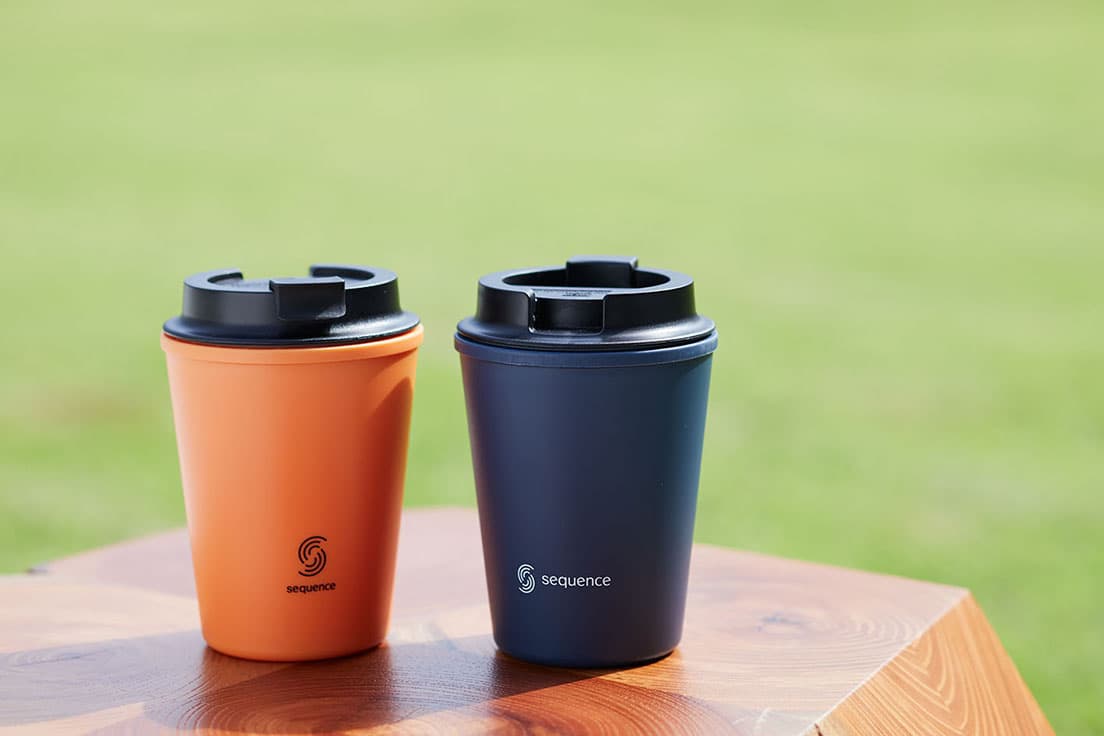 宿泊者はホテルオリジナルのタンブラーを購入すると、滞在中はコーヒーを何杯でもフリーで楽しめる。