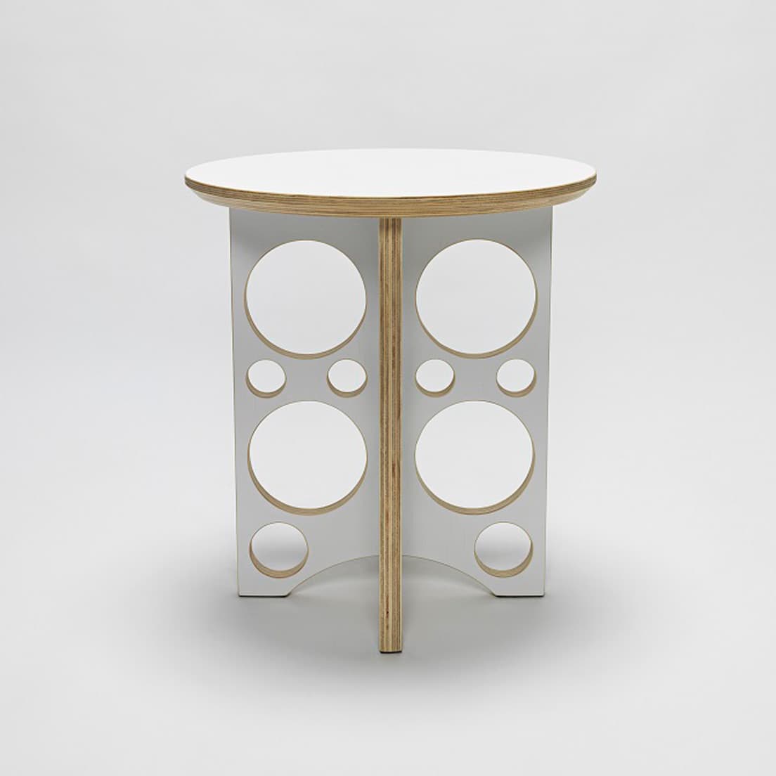 こちらも伊勢丹先行発売の《Side Table》。
