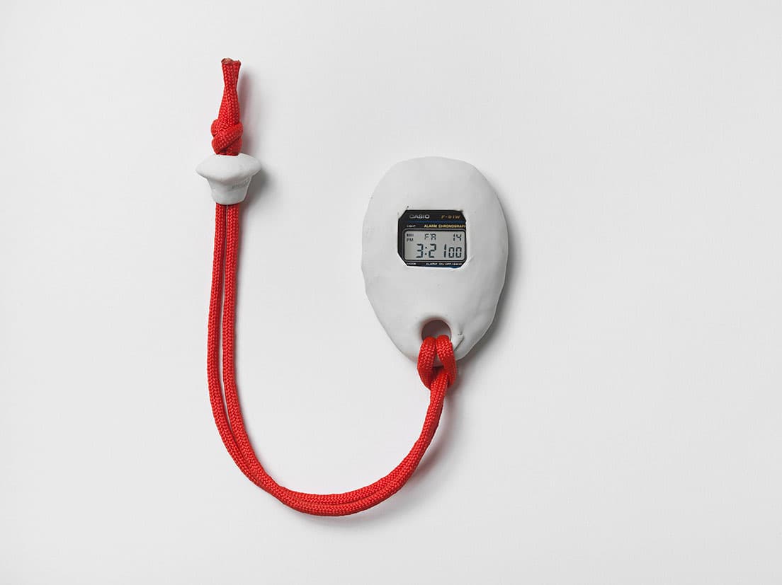 《Casio Ceramic Pocket Watch》カシオウォッチを内蔵した懐中時計。　©Tom Sachs　Courtesy of Tomio Koyama Gallery