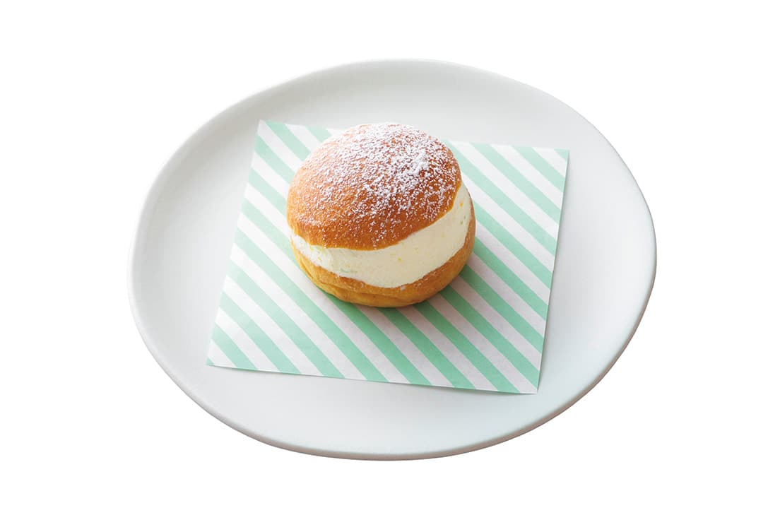 香り高いオレンジ＆レモンピールのマリトッツォ450円。