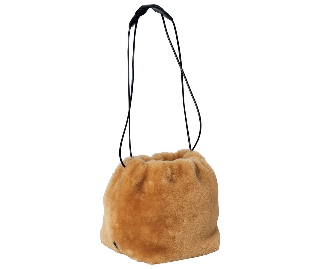 《ドローストリング バッグ》129,800円。